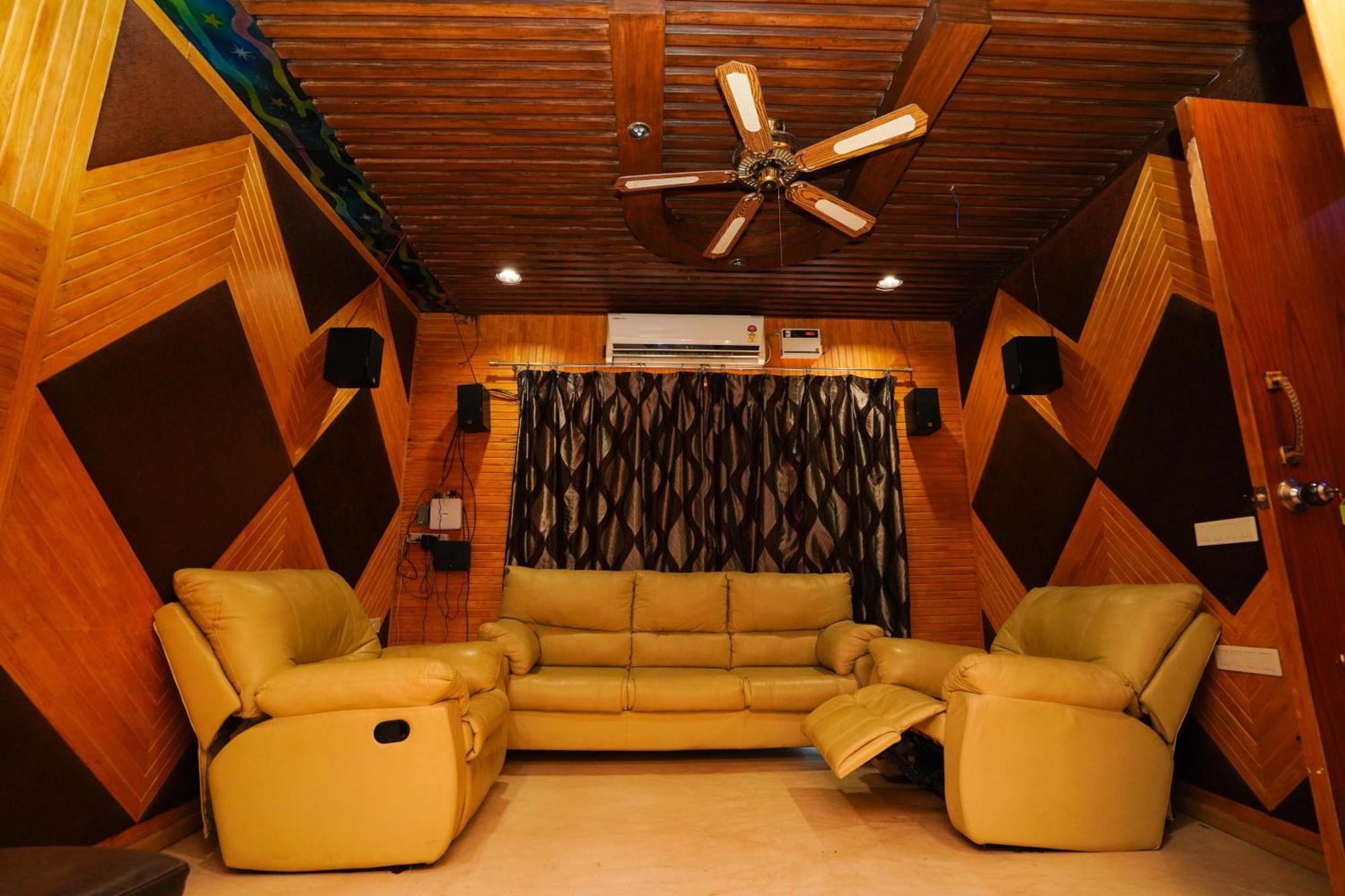 Golden Villa - Duplex House With Private Theater - Near To Alipiri And Bhudevi Ttd Ticket Counter And Kapilateertham Τιρουπάτι Εξωτερικό φωτογραφία